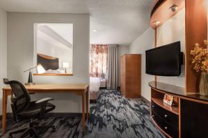 TV a/nebo společenská místnost v ubytování Fairfield Inn & Suites Stillwater