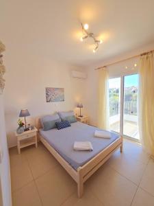 Postel nebo postele na pokoji v ubytování Lakithra Apartments