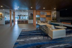 Posezení v ubytování Fairfield Inn & Suites Duncan