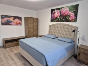 Ένα ή περισσότερα κρεβάτια σε δωμάτιο στο Apartament spatios 2 camere
