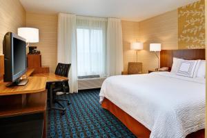 Postel nebo postele na pokoji v ubytování Fairfield Inn by Marriott Port Huron + 10 fotografií