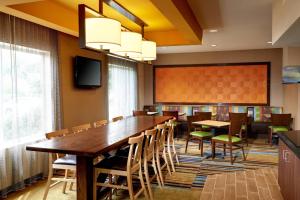 TV a/nebo společenská místnost v ubytování Fairfield Inn by Marriott Port Huron