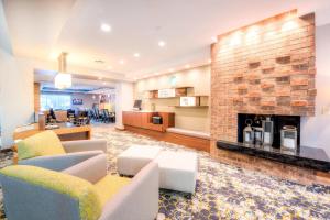 Kuchyň nebo kuchyňský kout v ubytování Fairfield Inn & Suites by Marriott Winston-Salem Downtown