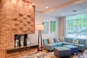 Posezení v ubytování Fairfield Inn & Suites by Marriott Winston-Salem Downtown
