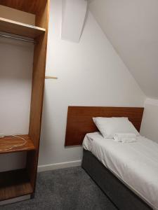 Postel nebo postele na pokoji v ubytování Oaklands