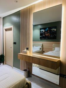 Postel nebo postele na pokoji v ubytování شقة أنوار مسقط