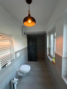 Ένα μπάνιο στο Flamingo 1 - Traumhaftes Wohnen mit Terrasse - zentral und stilvoll +16 φωτογραφίες