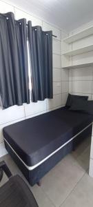 Cama o camas de una habitación en Vila Foz HOSTEL AP7 Apartamento completo de casal com garagem fechada e lavanderia, Temos Uber e guia turístico para indicar, Nosso apartamento é o melhor custo benefício de Foz do Iguaçu