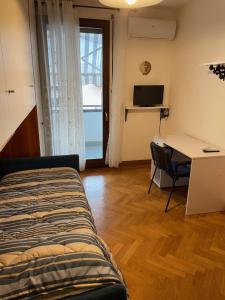 TV a/nebo společenská místnost v ubytování Room in Tuscany