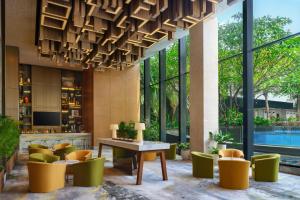 La alberca dentro o cerca de Four Points by Sheraton Surabaya, Tunjungan Plaza