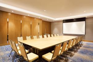 El área de trabajo o centro de convenciones de Four Points by Sheraton Surabaya, Tunjungan Plaza