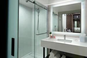 Bilik mandi di Marriott Columbus OSU
