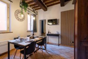 Μια τηλεόραση ή/και κέντρο ψυχαγωγίας στο freedom industrial