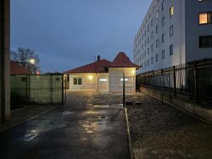 an empty parking lot in front of a building at DreamPlace Airport & Therme 2 in Otopeni +15 photos