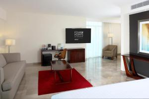 Televisyen dan/atau pusat hiburan di Four Points by Sheraton Veracruz