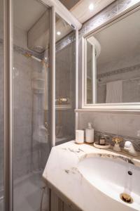 a bathroom with a sink and a shower at La Ruinette-cosy 2-bed, 2-bath In Verbier Centre in Verbier