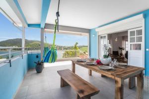 Vista general d'una muntanya o vistes d'una muntanya des de la vil·la