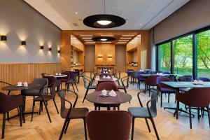 Restoran või mõni muu söögikoht majutusasutuses Four Points by Sheraton Warsaw Mokotow