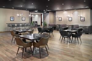 Restaurace v ubytování Four Points by Sheraton Edmonton West