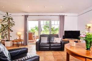 a living room with a leather couch and a table at Kröslin in Kröslin