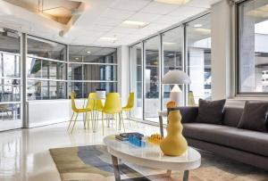 Gallery image of Cozy Suite at Towson Center in Towson