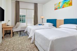 Postel nebo postele na pokoji v ubytování Four Points by Sheraton Makassar
