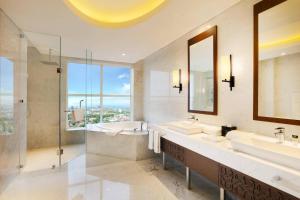 Koupelna v ubytování Four Points by Sheraton Makassar
