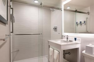 Vannituba majutusasutuses Four Points by Sheraton Windsor Downtown