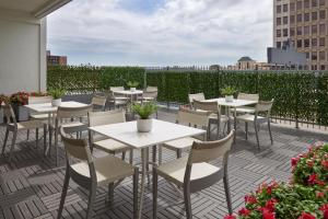 Rõdu või terrass majutusasutuses Four Points by Sheraton Windsor Downtown