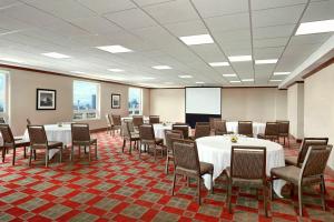 Konferenční prostory v ubytování Four Points by Sheraton Calgary Airport + 15 fotografií