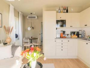 Una cocina o cocineta en 4 person Studio in Sölvesborg