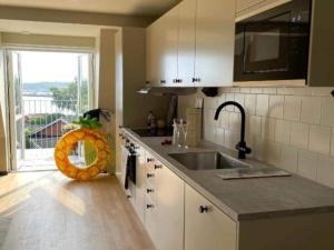 Η κουζίνα ή μικρή κουζίνα στο Suite with sea view in Sölvesborg