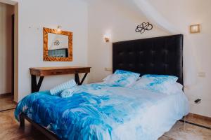 Łóżko lub łóżka w pokoju w obiekcie Villa Marina Deluxe & Spa Pool