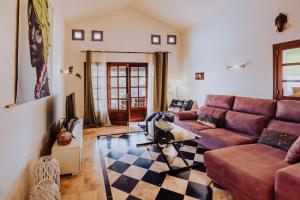 Telewizja i/lub zestaw kina domowego w obiekcie Villa Marina Deluxe & Spa Pool
