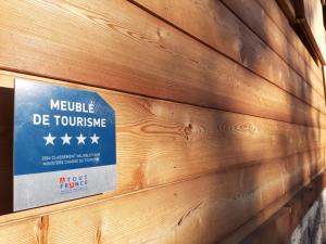 Petit chalet neuf indépendant 2 pers "La cabane de Jean "的证书、奖牌、标识或其他文件