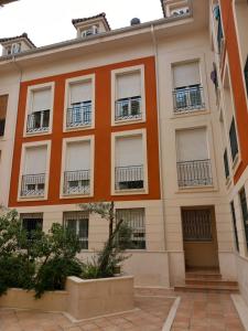 Το κτήριο όπου στεγάζεται  το διαμέρισμα