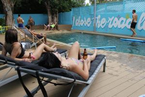 Swimming pool sa o malapit sa Port Douglas Backpackers