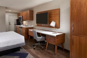 Kuchyň nebo kuchyňský kout v ubytování Four Points by Sheraton Vaughan + 20 fotografií