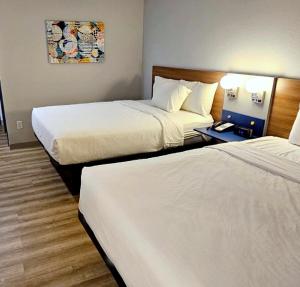 Postel nebo postele na pokoji v ubytování Microtel Inn & Suites by Wyndham Tulsa - Catoosa Route 66