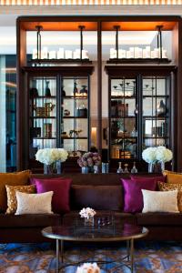 Posezení v ubytování JW Marriott Mussoorie Walnut Grove Resort & Spa