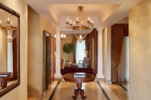Posezení v ubytování Sheraton Addis, a Luxury Collection Hotel, Addis Ababa