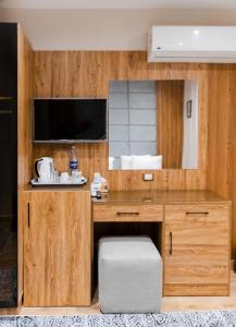 Een keuken of kitchenette bij Mirage pyramids view hotel