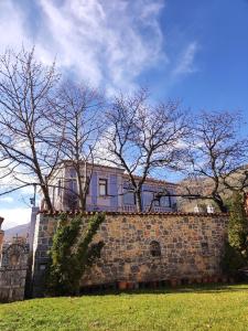 Το κτήριο όπου στεγάζεται  το διαμέρισμα