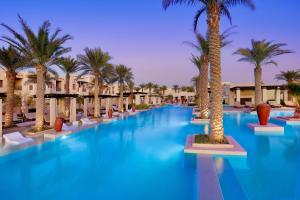 Bazén v ubytování Al Wathba, a Luxury Collection Desert Resort & Spa, Abu Dhabi nebo v jeho okolí