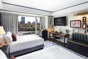 Postel nebo postele na pokoji v ubytování The Liberty, a Luxury Collection Hotel, Boston