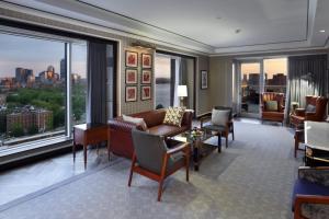 Posezení v ubytování The Liberty, a Luxury Collection Hotel, Boston