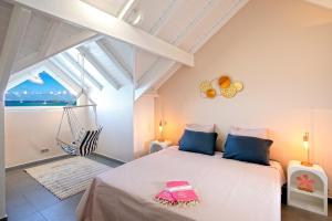 Postel nebo postele na pokoji v ubytování Sur la plage de Grand Case - Entièrement rénové - 2ch duplex - 6p
