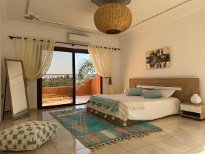 Postel nebo postele na pokoji v ubytování Maison Jannate Louise