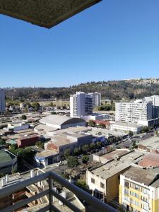 Nespecifikovaný výhled na destinaci Viña del Mar nebo výhled na město při pohledu z apartmánu