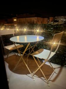 a table and two chairs on top of a building at Amarilis - bilocale da Amare in Soverato Marina